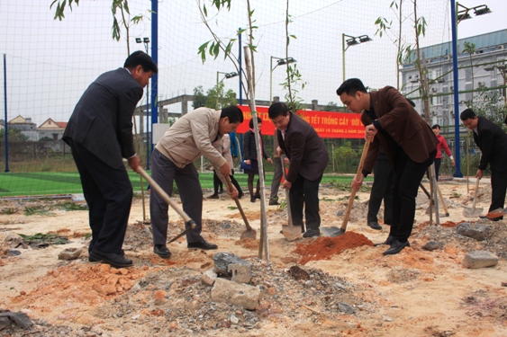 ĐTN Đóng tàu Hạ Long phát động tết trồng cây năm 2016